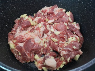 วิธีทำ หมูสันคอคั่วกระเทียม