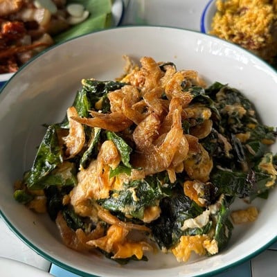 ใบเหลียงผัดไข่
