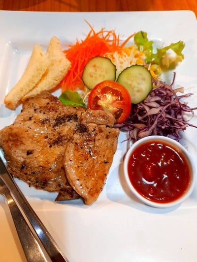 สเต็กหมูพริกไทยดำ