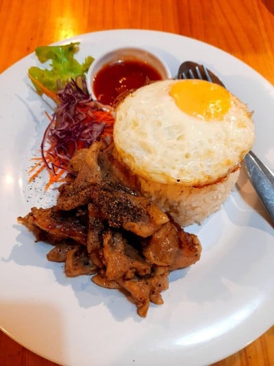 ข้าวหมูพริกไทยดำ