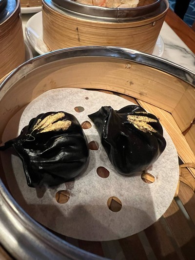 ติ่มซำฮะเก๋าดำทองคำเปลว