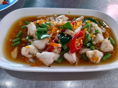 กรรเชียงปูผัดพริกเหลือง