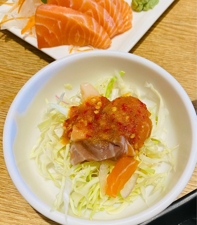 ยำแซลมอน