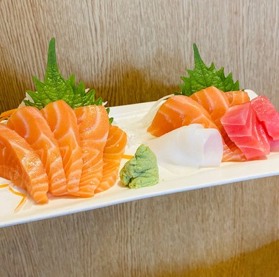 แซลมอนซาชิมิ