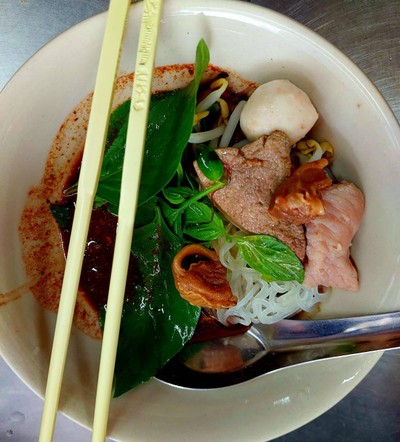 เส้นเล็กธรรมดา20บาท  รสแซ่บนัว