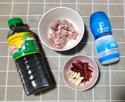 วิธีทำ หมูสับผัดพริกแห้ง วิธีทำ หมูสับผัดพริกแห้ง