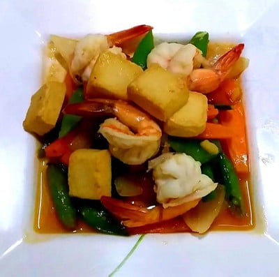 กุ้งผัดถั่วลันเตาใส่เต้าหู้