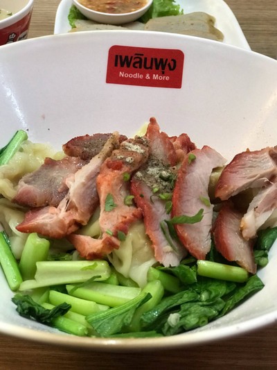 เกี๊ยวแห้งหมูแดง