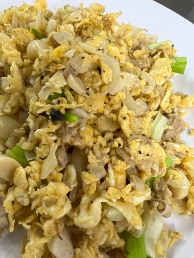 กระเทียมดองผัดไข่
