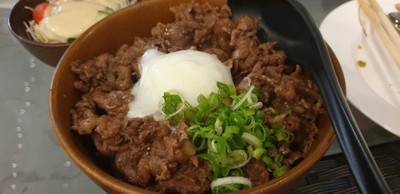 ข้าวหน้าเนื้อไข่ออนเซน
