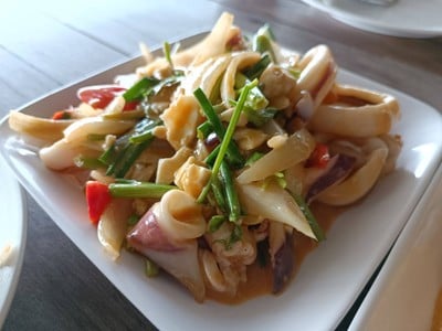 ปลาหมึกผัดไข่เค็ม