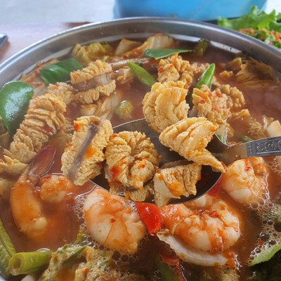 แกงส้มไข่ปลาอินทรีย์ชะอมไข่ กุ้ง มะพร้าวอ่อน160.-