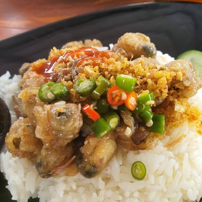 หอยเชลล์กระเทียมราดข้าว80.-