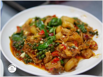 หมูป่าผัดเผ็ด