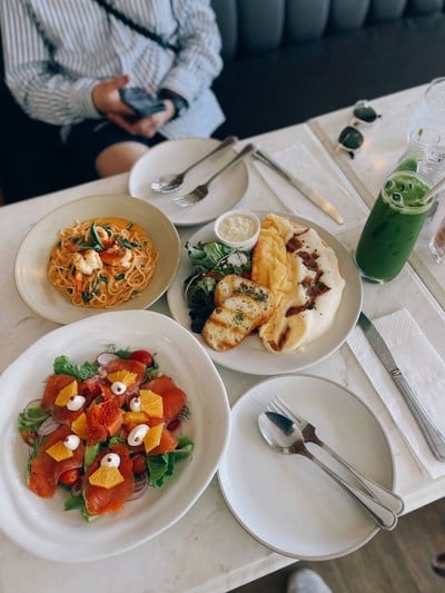 Dear Friends, Bistro