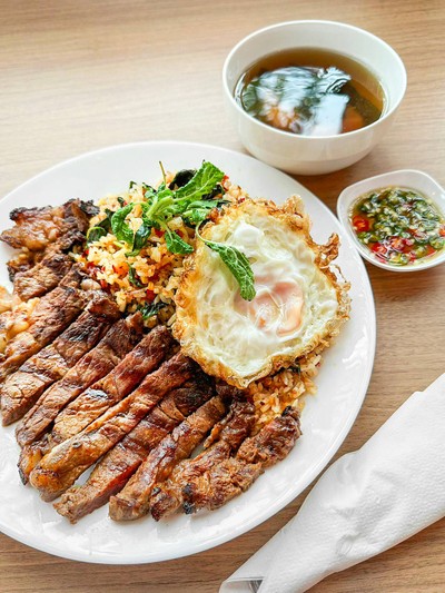 ข้าวกะเพรา+เนื้อสันนอกย่าง