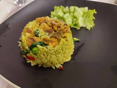 ข้าวผัดแกงเขียวหวานปลาสลิด