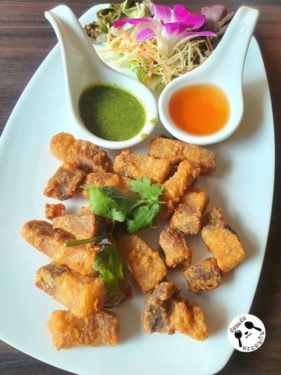 หมูสามชั้นทอดน้ำปลา