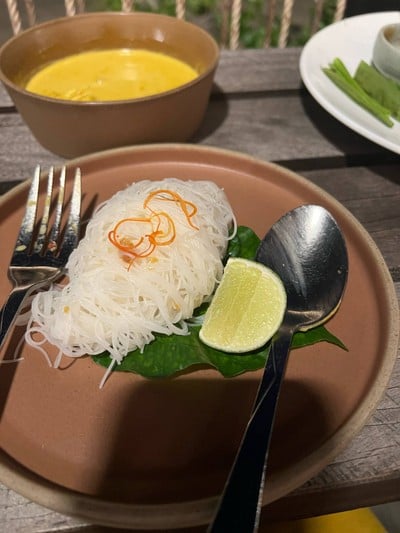 เส้นหมี่ แกงปู