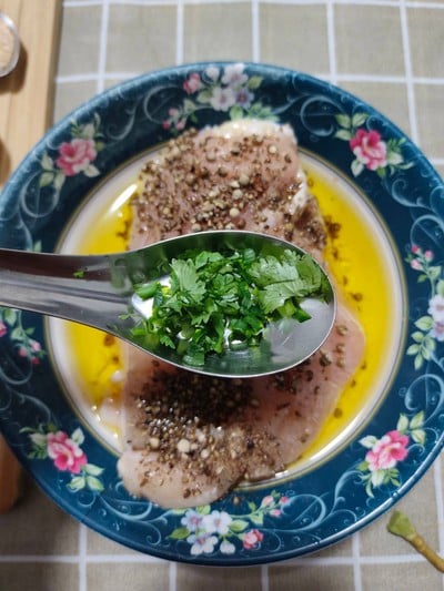 วิธีทำ ไก่ย่างหมักน้ำมันมะกอก + น้ำจิ้มแจ่ว