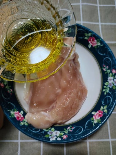 วิธีทำ ไก่ย่างหมักน้ำมันมะกอก + น้ำจิ้มแจ่ว