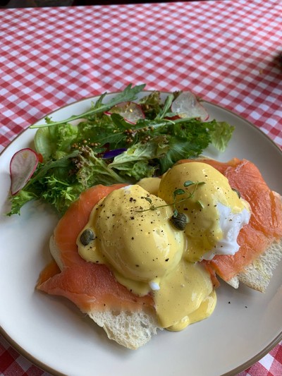 Egg benedicts with smoked salmon