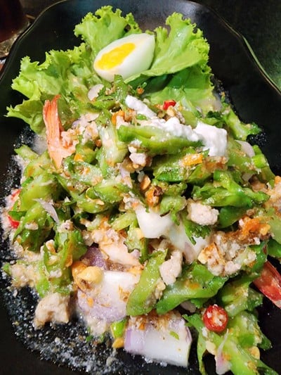 ยำถั่วพูกุ้งสด.