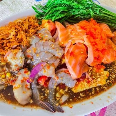 ยำคนเท็จ ตลาดกลางเมือง