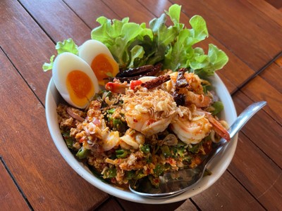 ยำถั่วพูกุ้งสด