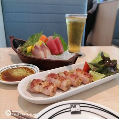 อาหาร หรือ เครื่องดื่ม