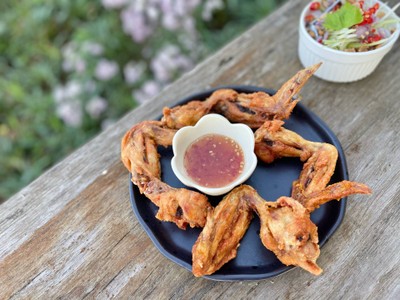🐤 ปีกไก่ทอดน้ำปลา. (ราคา 100 บาท)