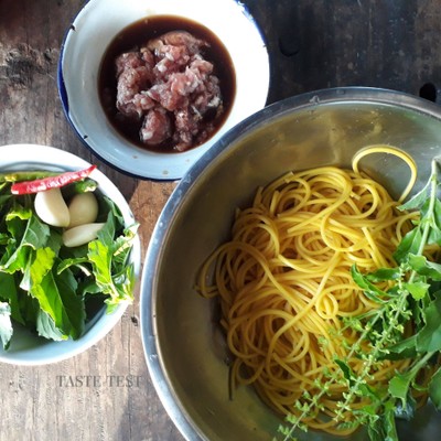 วิธีทำ ผัดหมี่ซั่วใบกระเพรา 🍲🌿