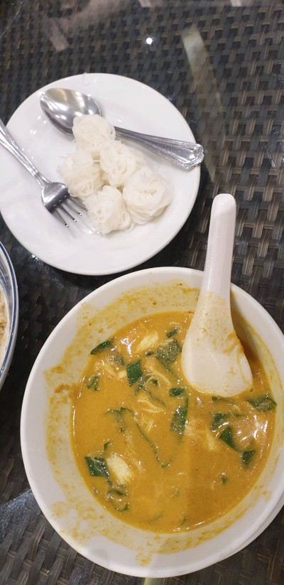 ขนมจีนแกงคั่วปู
