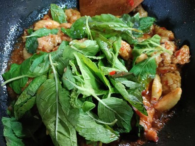 วิธีทำ กะเพราหมูเด้ง วิธีทำ กะเพราหมูเด้ง