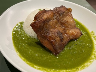 ข้าวไก่ย่างหนังกรอบเพสโต้เคอร์รี่