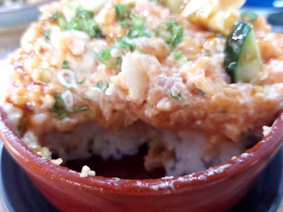 ข้าวแซลมอนสับซอสสไปซ์ซี่