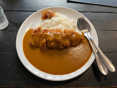 ข้าวแกงกะหรี่หมูทอด