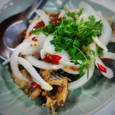 ยำปลาสลิด