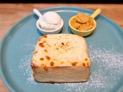 Salted-Egg Lava Cheese Toast