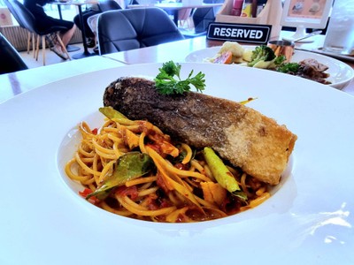 สปาเก็ตตี้ต้มยำแซลมอน