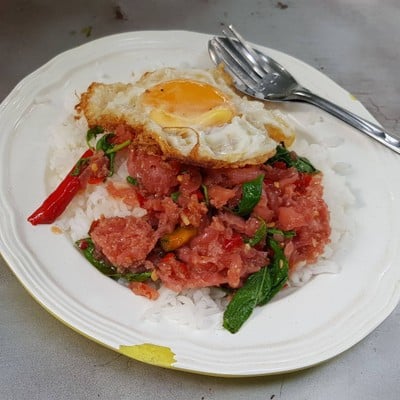 ข้าวกะเพราแหนม+ไข่ดาว