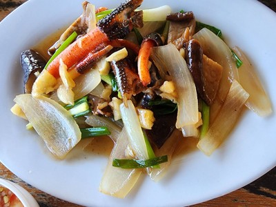 ผัดก้ามกุ้ง หอมหัวใหญ่