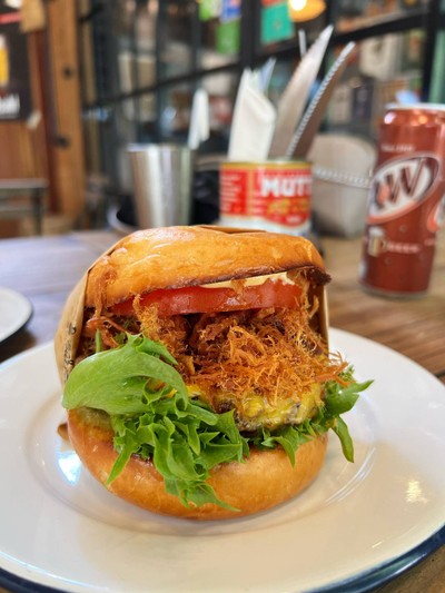 Paper Butter & The Burger The Yard Hostel   Paper Butter & The Burger The Yard Hostel