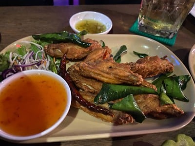 ปีกไก่ทอดน้ำปลา