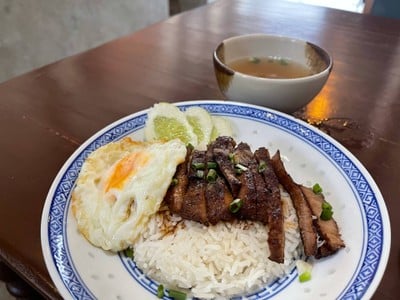 ข้าวหน้าหมูย่างเกาลูน