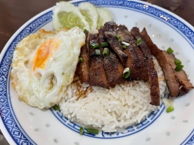 ข้าวหน้าหมูย่างเกาลูน