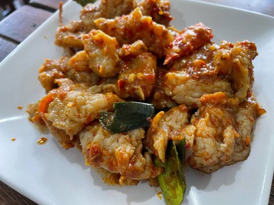 ผัดเผ็ดลูกชิ้นปลากราย