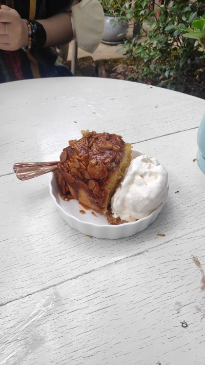 Almond Up Side Down + Ice Cream