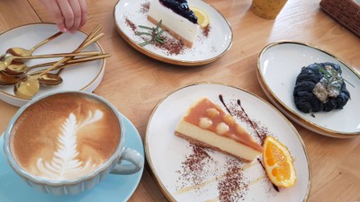 Mont Cafe & Restaurant พัฒนาการตัดใหม่