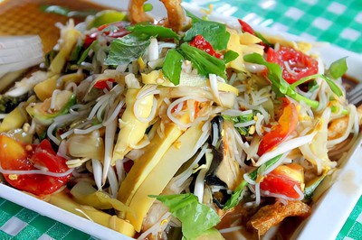 ส้มตำหมูกรอบ